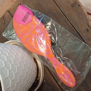 Free!!! Amika Orange Pink Detangling Hairbrush